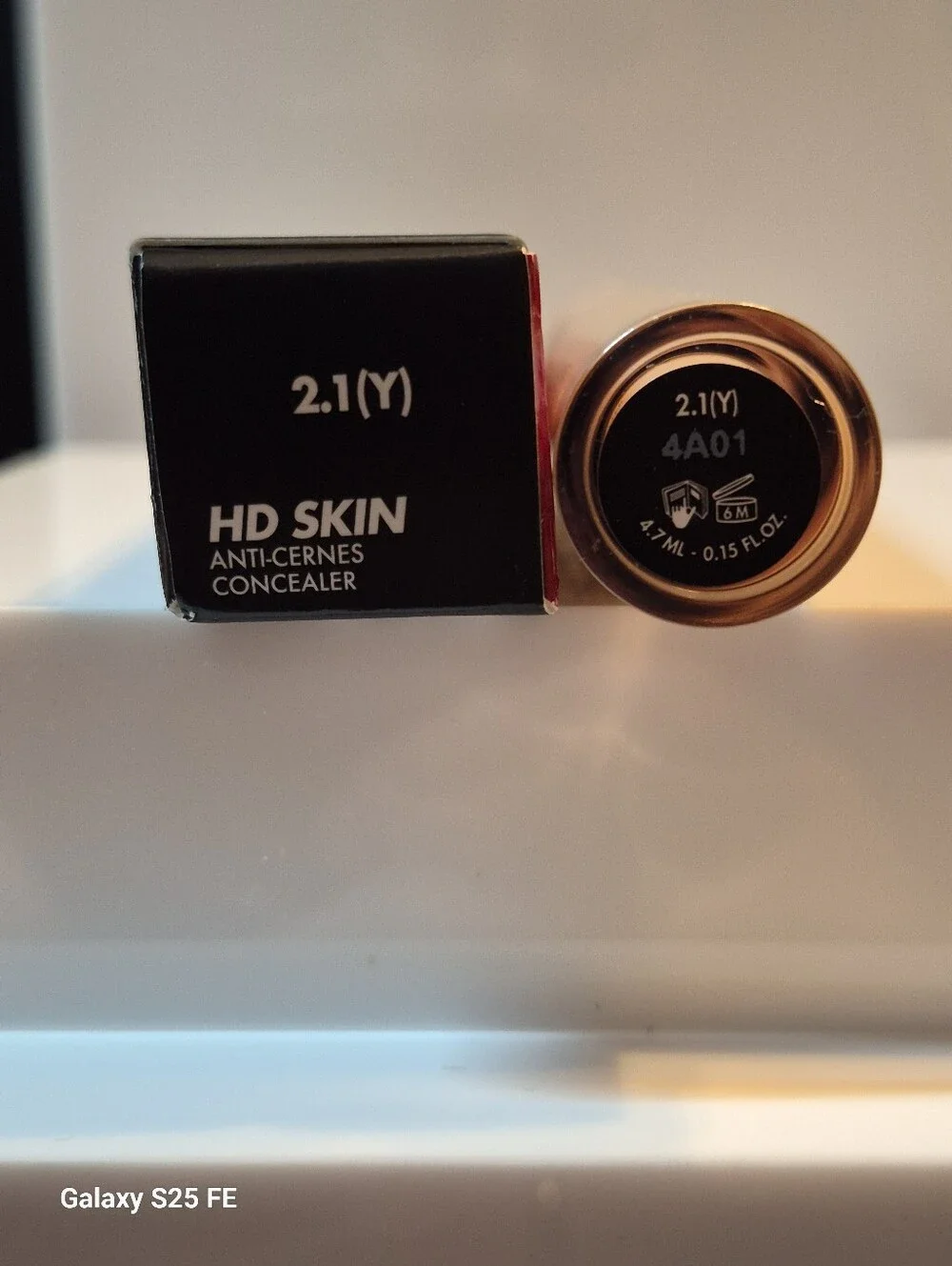 Makeup Forever HD Skin Smooth And Blur Concealer, 2.1(Y) (Biscuit) 4.7 Ml, New